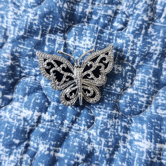 Jewelry - Elegant Silver Butterfly Pendent